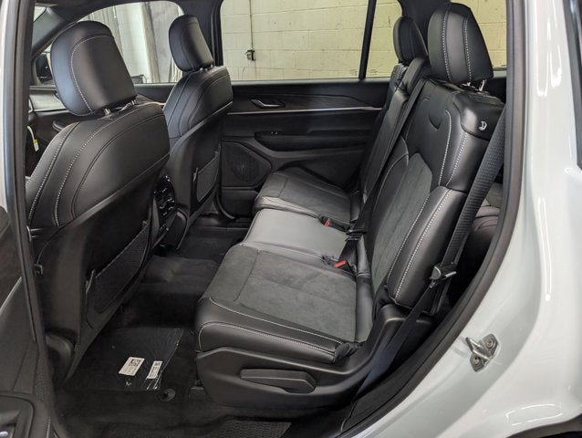 2026 Jeep Grand Cherokee L Laredo Altitude