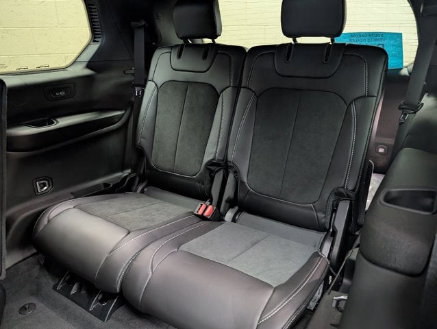 2026 Jeep Grand Cherokee L Laredo Altitude