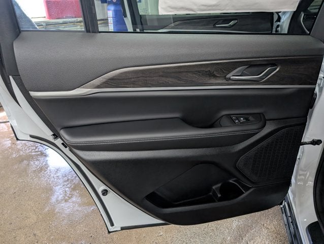 2026 Jeep Grand Cherokee L Laredo Altitude