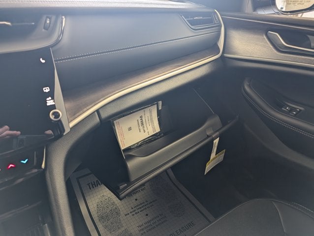 2026 Jeep Grand Cherokee L Laredo Altitude
