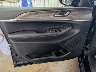 2027 Jeep Grand Cherokee L Laredo Altitude