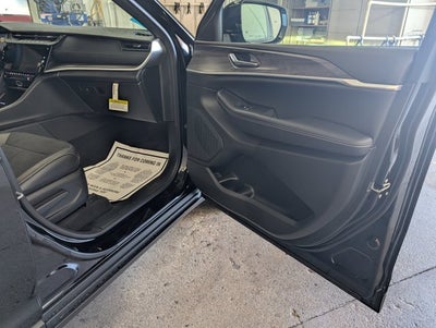 2027 Jeep Grand Cherokee L Laredo Altitude