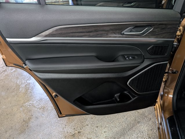 2027 Jeep Grand Cherokee L Limited Reserve