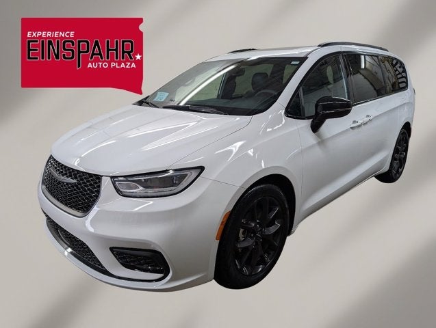 2025 Chrysler Pacifica Limited's photo