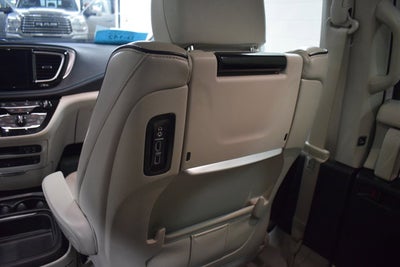 2017 Chrysler Pacifica Hybrid Platinum