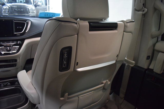 2017 Chrysler Pacifica Hybrid Platinum