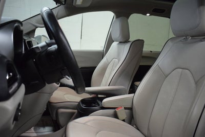 2017 Chrysler Pacifica Hybrid Platinum