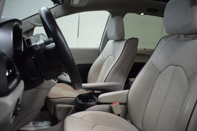 2017 Chrysler Pacifica Hybrid Platinum